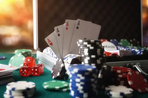 Detailed transaction entry showing game name, bet amount, and payout on qqole slot